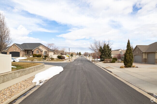 Shadow Mountain has wide streets in the residential areas for safe traveling.