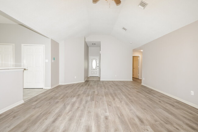 626 Fantasy Ln, Montgomery, TX 77356 - photo 5