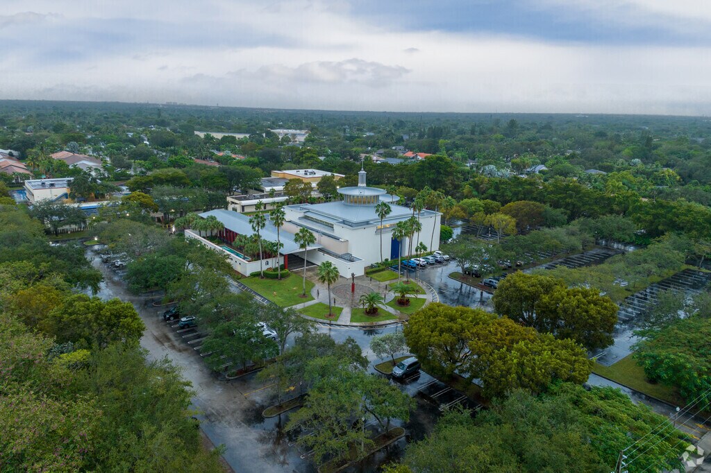 Aerial context of the St. John Neumann School.