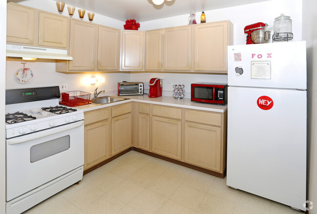 1BR,1BA,647SF - The Birch