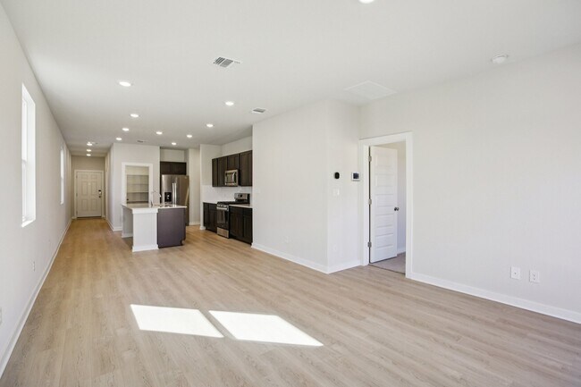 148 Two Bits Ln, Elgin, TX 78621 - photo 7