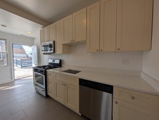 3048 N Milwaukee Ave Unit 2R, Chicago, IL 60618