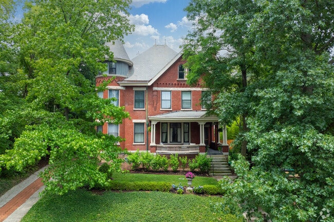 Homes throughout North Avondale range from $265k to $3 million.