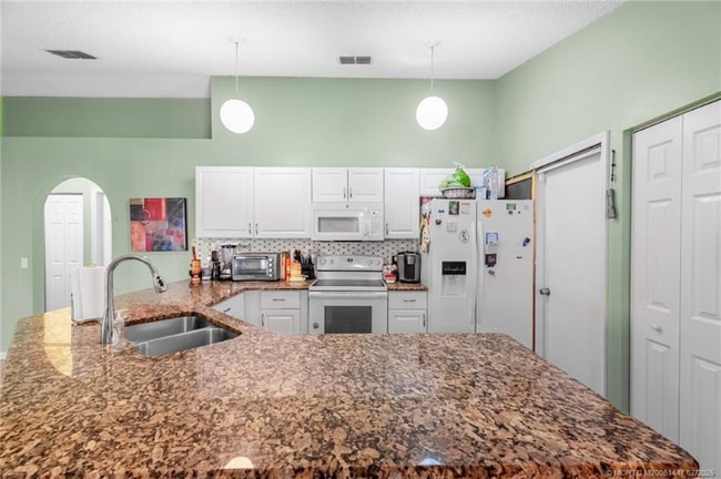 556 SW Buswell Ave, Port Saint Lucie, FL 34983 - photo 5