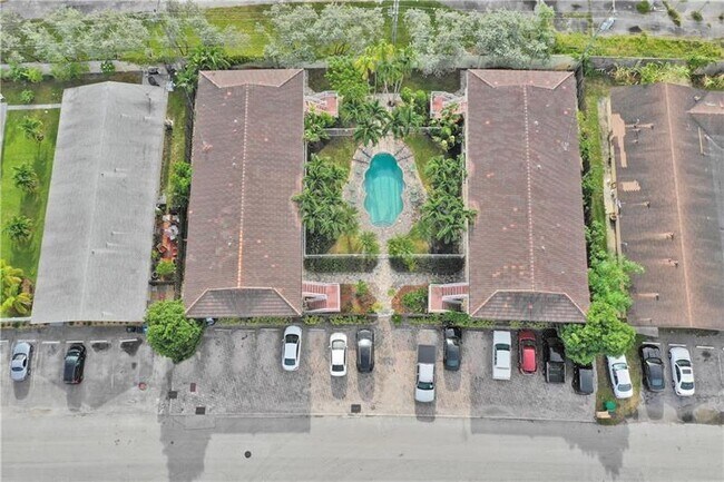 1424 Holly Heights Dr unit 5, Fort Lauderdale, FL 33304 - photo 4