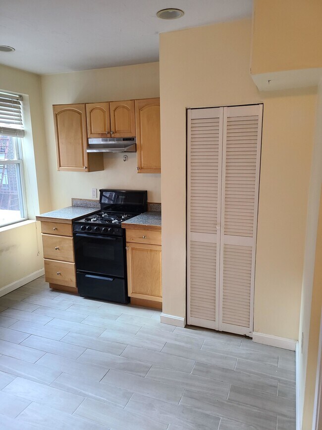 220 Hanover St, Boston, MA 02113