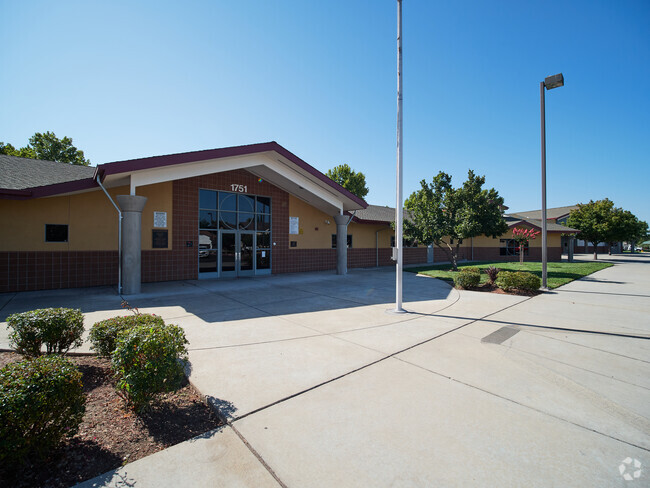 Coyote Ridge Elementary School, Rankings & Reviews - Homes.com