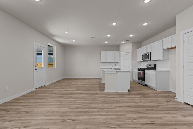 9884 Chavaneaux Landing, San Antonio, TX 78221 - photo 5