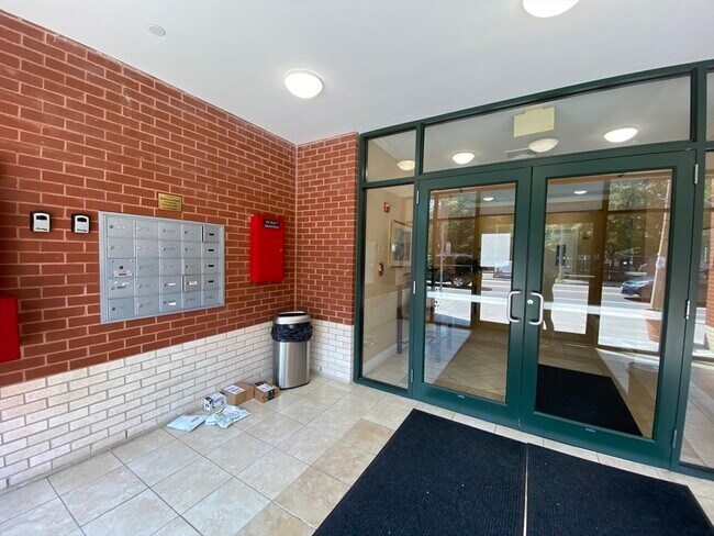 327 Centre St unit 1, Boston, MA 02130 - photo 2