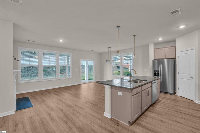 2032 Halton Oaks Dr, Spartanburg, SC 29303 - photo 6