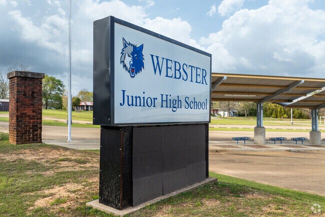 The dedicated teachers of Webster Junior High School in Minden earned a B+ from Niche.