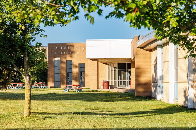 Students at Glendale High School have opportunities to join clubs and school events.