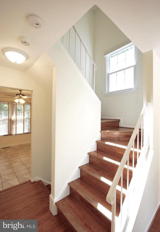 10307 Friendship Ct, Fairfax, VA 22032