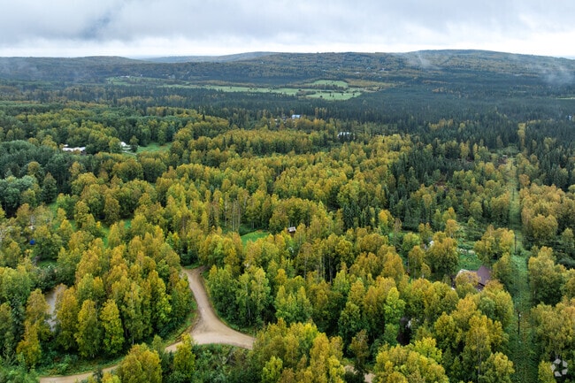 Residents of Farmers Loop can get away from it all while being close to shopping and dining.