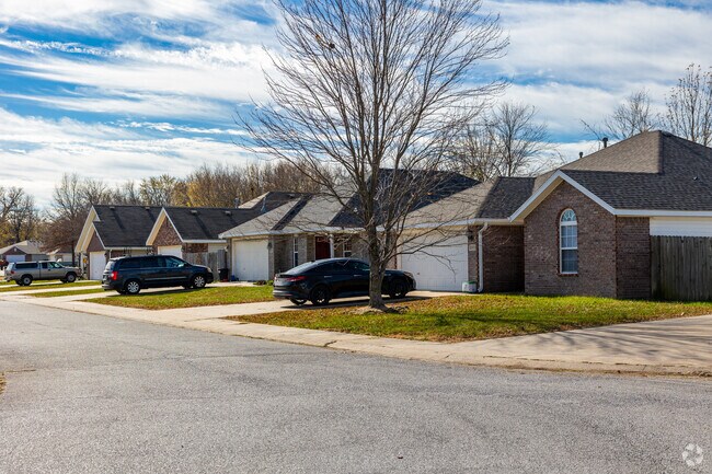 A neighborhood of newer construction style homes on the north side of Lincoln.