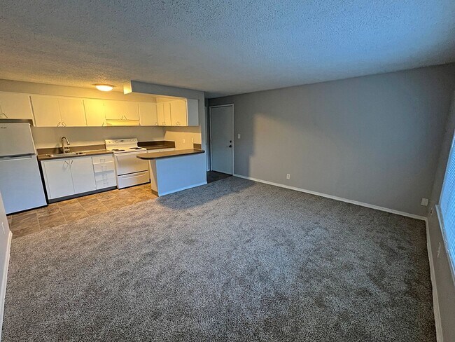MADISON APTS, Portland, OR 97219 - photo 2