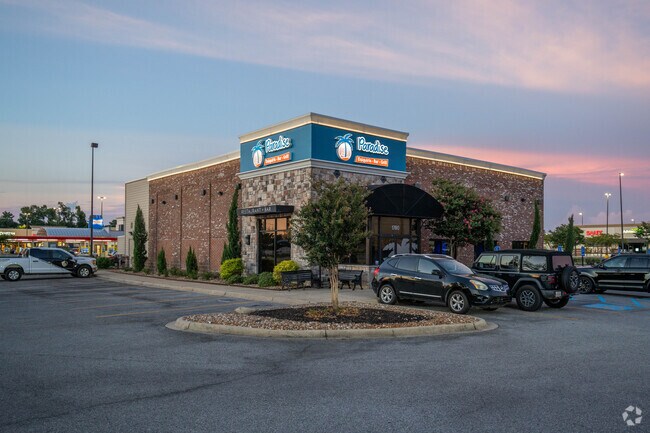 Residents can enjoy seafood and daiquiris at Paradise Grill near Carlyss.