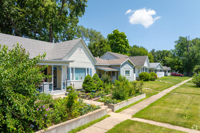 The neighborhood of Mather and Wells is well-maintained and far quieter than one might expect.
