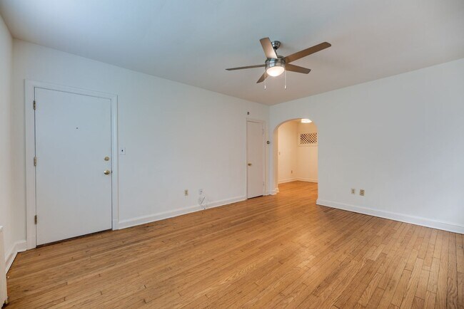 2614 41st St NW unit 4, Washington, DC 20007 - photo 3