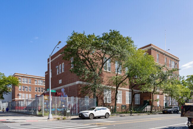P.S.10K serves around 960 students in grades Kindergarten through 5th in Brooklyn.