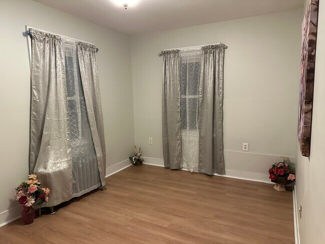 269 N 1st Ave unit Front, Manville, NJ 08835 - photo 4