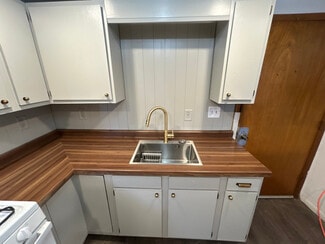 210 Iowa St Unit 2, Cedar Falls, IA 50613