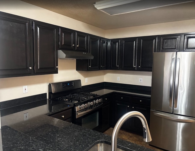 542 Pewaukee Rd unit A, Pewaukee, WI 53072 - photo 3