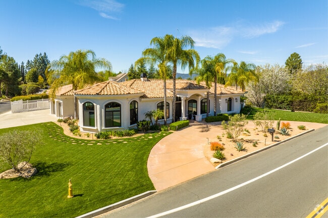 Experience grandeur in sprawling Meadowview home, perfect for lavish living.