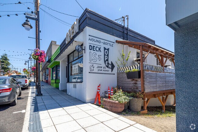 Take a walk down E 11th St in Manette and you'll find local favorites like Hound + Bottle.