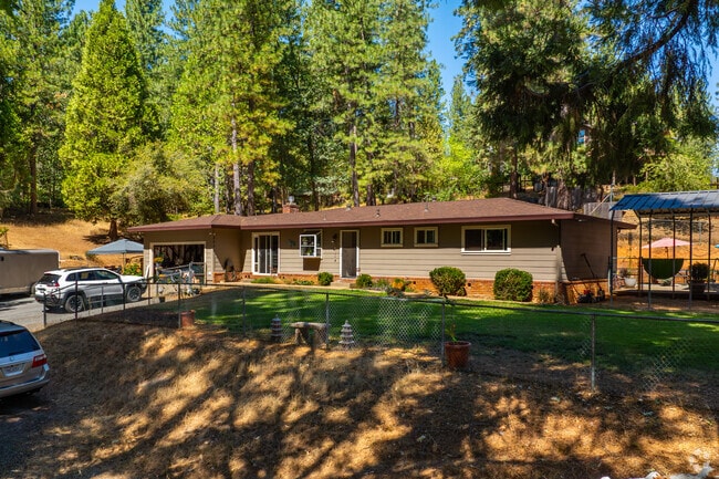 Georgetown features modest ranch-style homes and cozy cottages built throughout the 20th century.