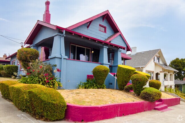 A great looking Craftsman home at Fairfax neighborhood in Oakland.