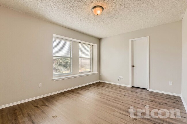 4877 Trail Hollow Dr, Fort Worth, TX 76244 - photo 7