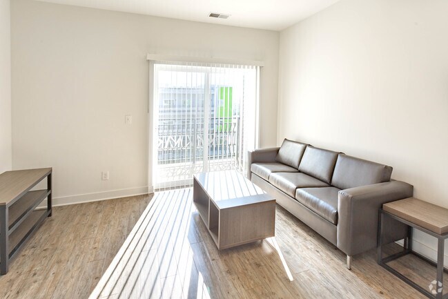 1 BR, 1 BA - Superior - 613 SF