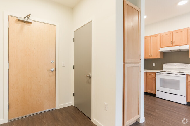 1BR, 1BA - 534SF