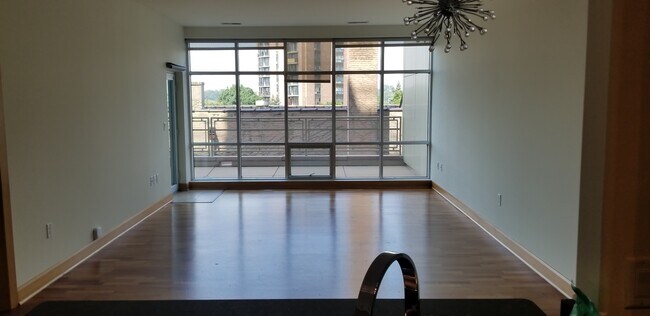 The Sterling unit 408, Milwaukee, WI 53202 - photo 3