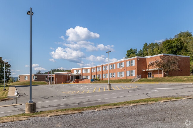 Hepburn-Lycoming Elementary School has overall Niche grade of B+.