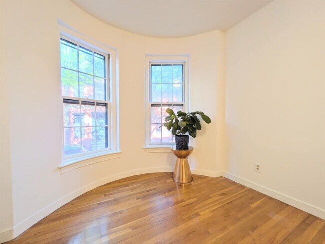 11 Cazenove St unit 2, Boston, MA 02116 - photo 4