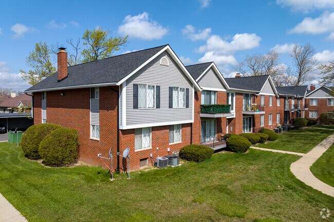 Carriage Hill Apartments - Dearborn Heights, MI, Dearborn Heights, MI 48127 - photo 4