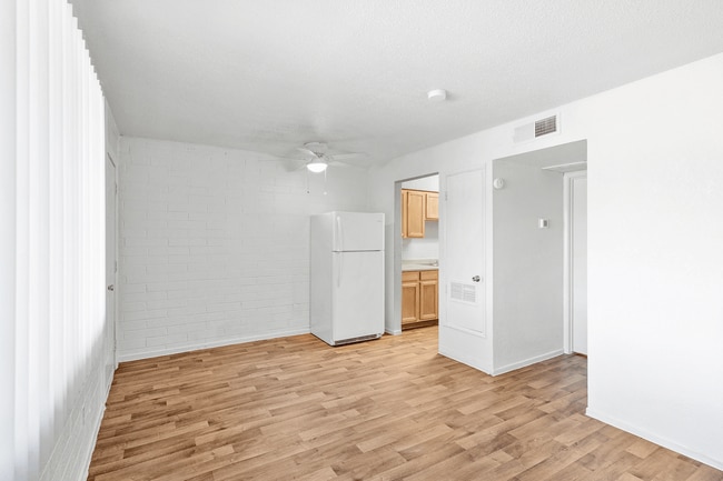 Bella Vista Apartments, Phoenix, AZ 85009 - photo 4