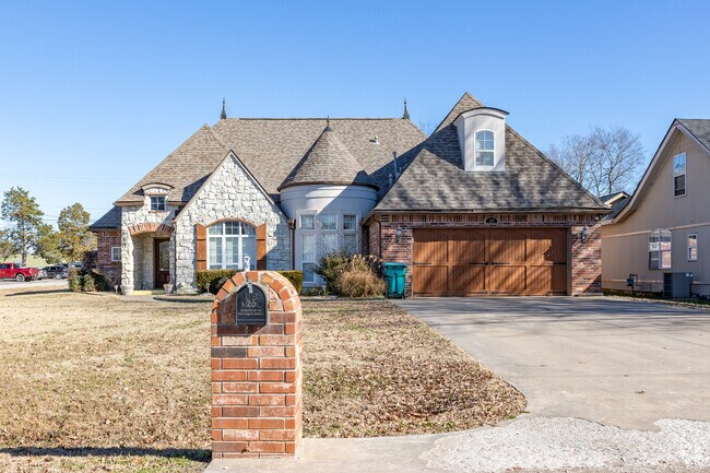 Craftsman style homes in Inola are available throughout the city.