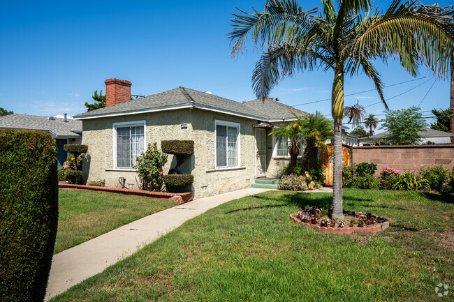 It is common to see stone siding on homes in Upper Westside, Long Beach.