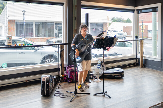 Enjoy live music at Olive Pit Brewing Company in Lisbon.