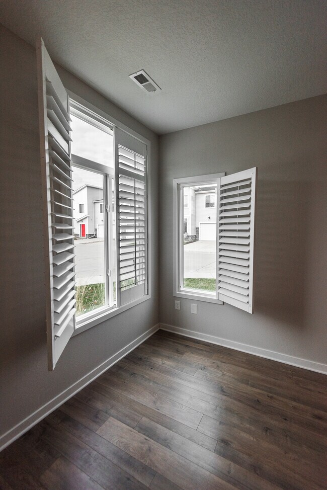 329 NE Otter Dr, Waukee, IA 50263 - photo 7