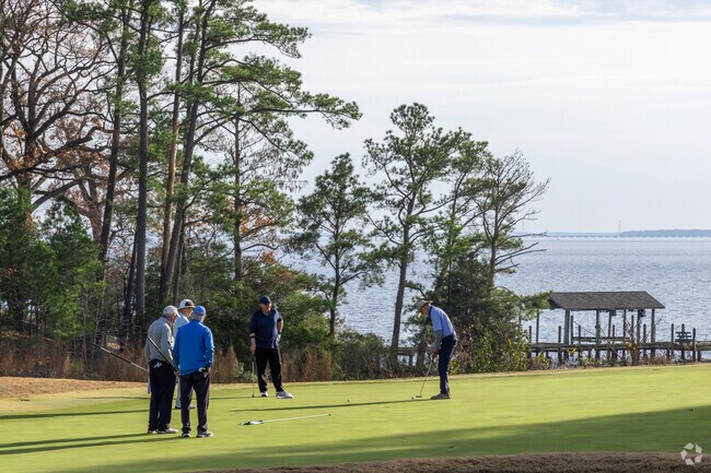 James River Country Club is a private golf course located near Deep Creek.