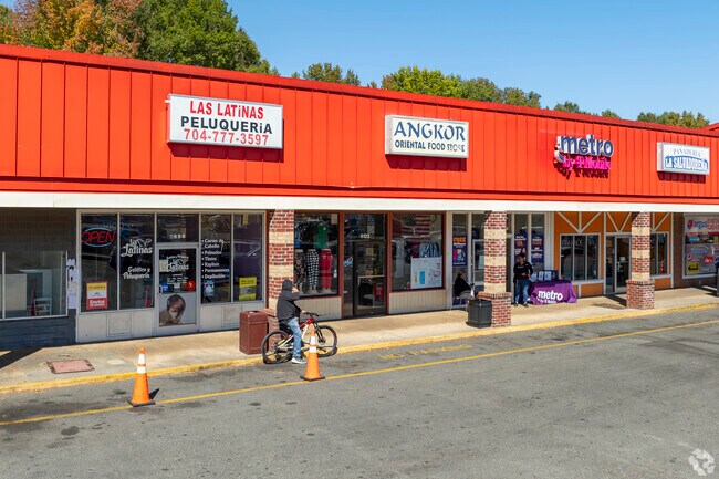 There are many shopping centers with dining and more spread all around Hickory Grove.