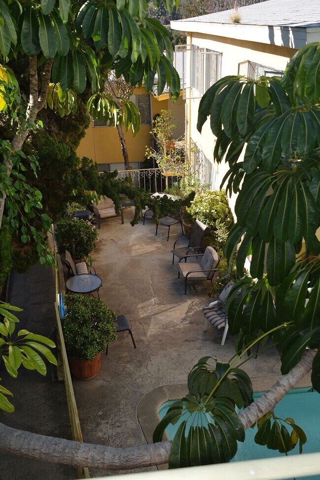 850 Haverford Ave unit 6, Pacific Palisades, CA 90272 - photo 2