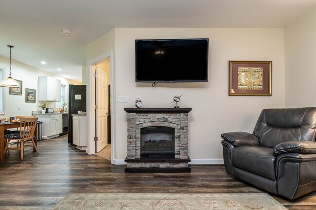 1302 Ed Cook Rd unit 1302-B, Durham, NC 27703 - photo 5