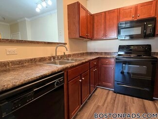 311 Lowell St Unit 2315, Andover, MA 01810