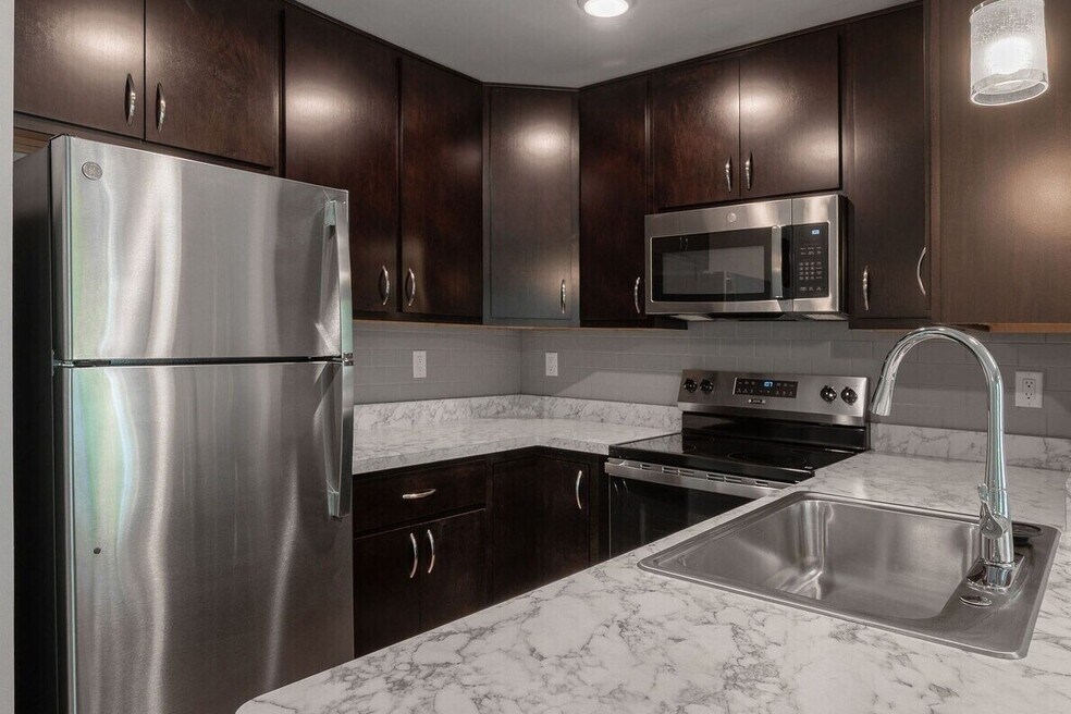 Pine Ridge, Cincinnati, OH 45211 - photo 1