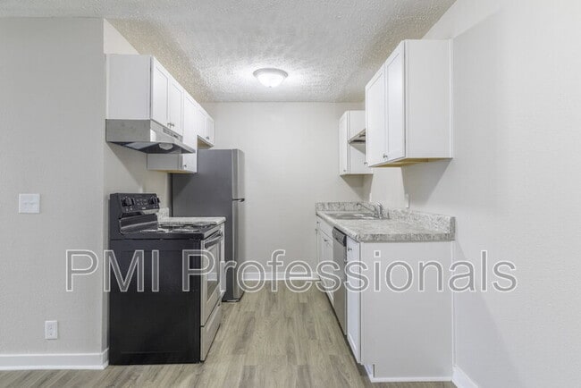 148 Kingsridge Dr, La Vergne, TN 37086 - photo 2